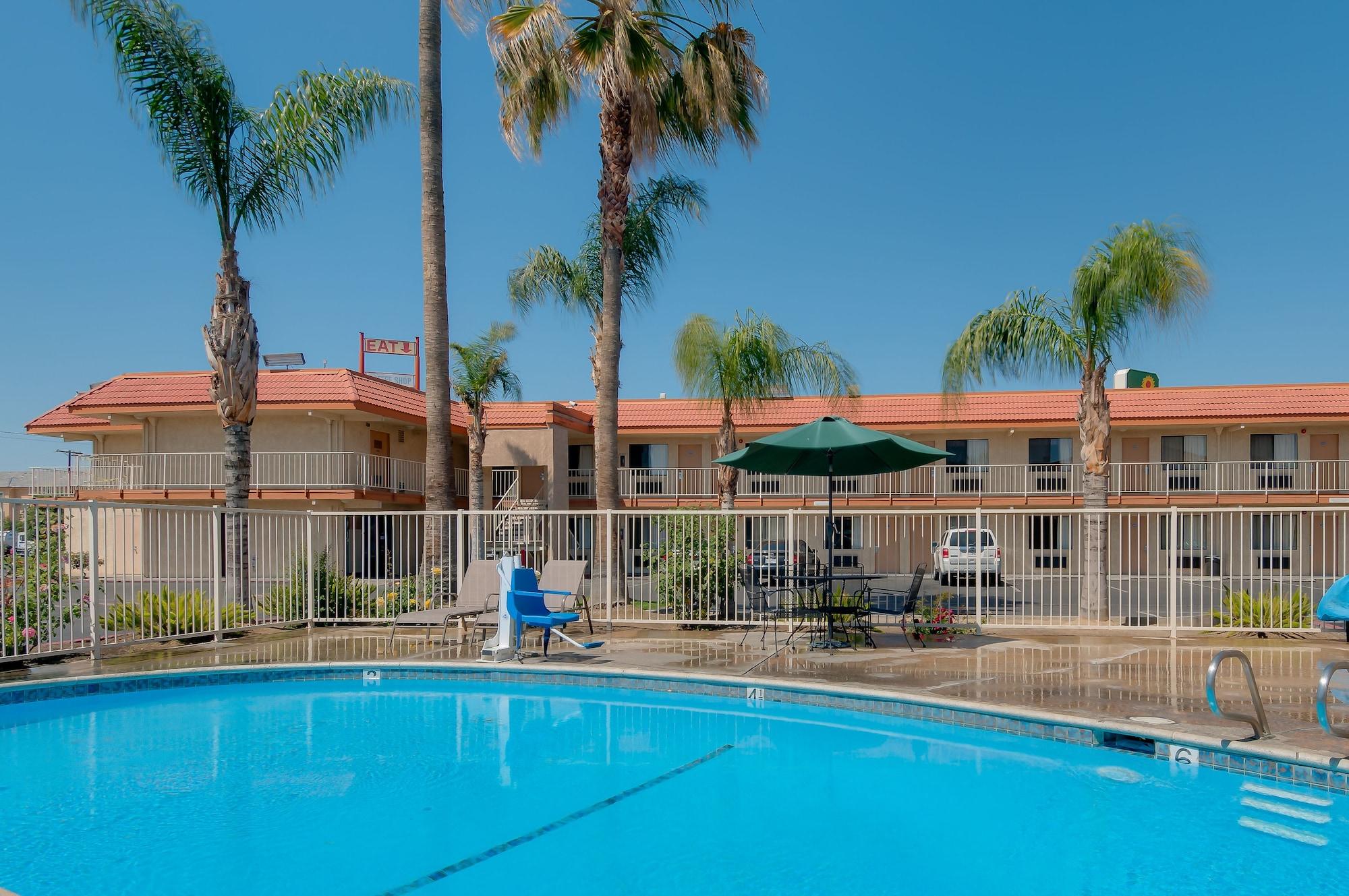 Vagabond Inn Bakersfield North Exterior photo